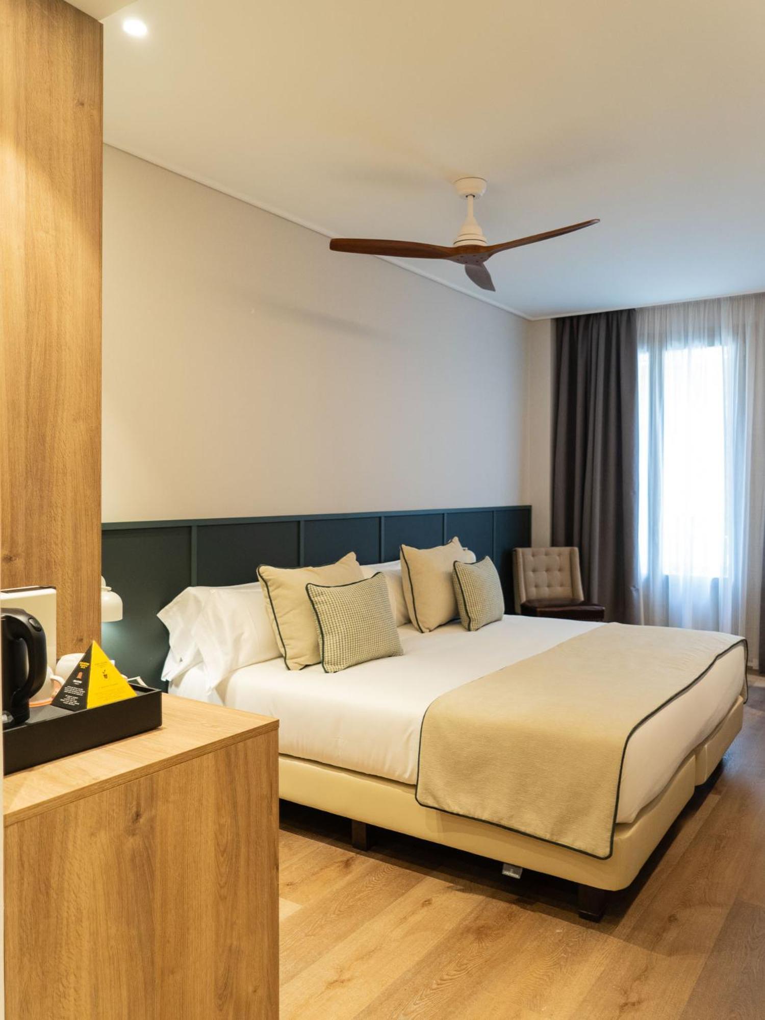Hotel Well And Come Malaga Ngoại thất bức ảnh