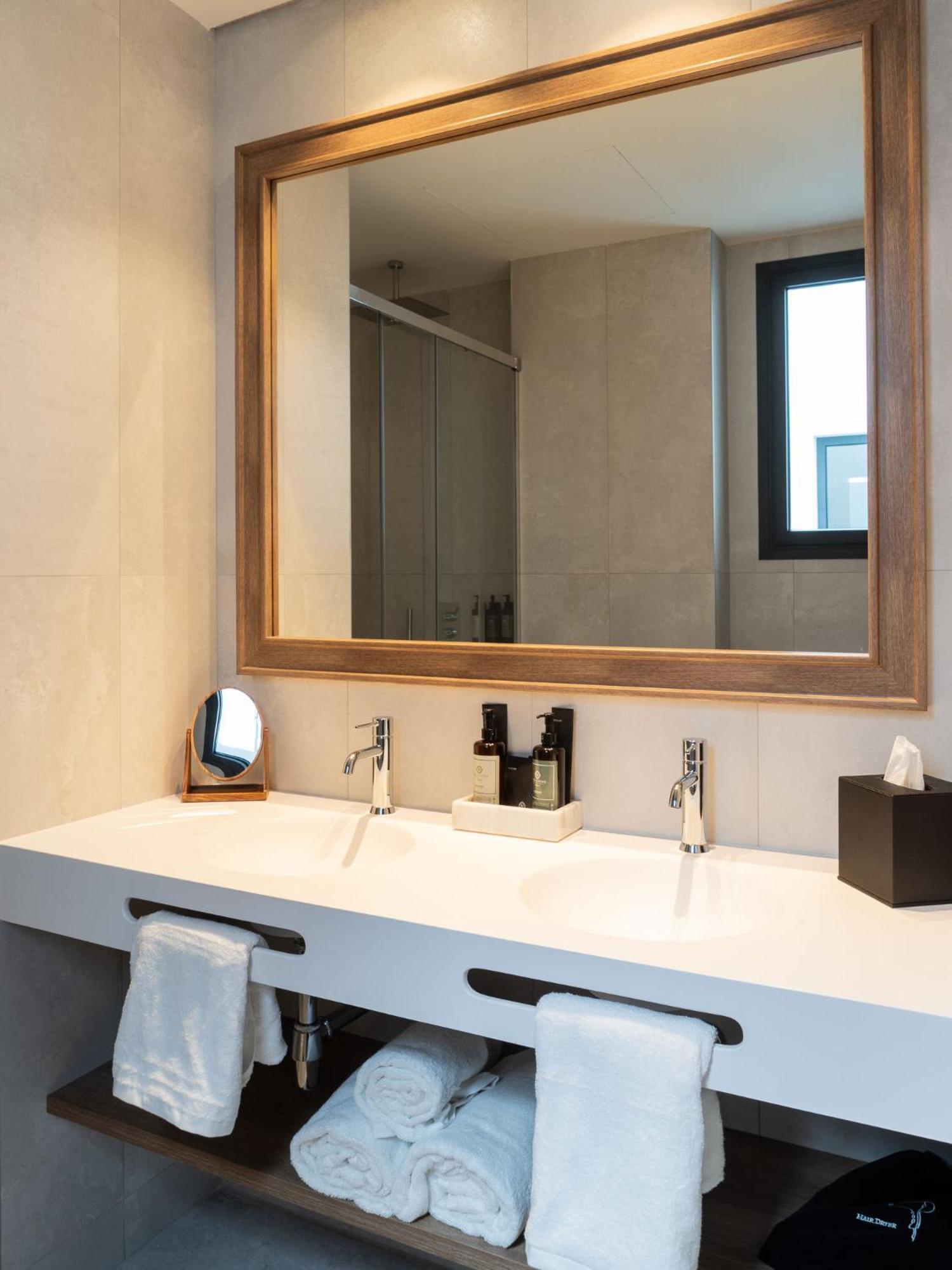 Hotel Well And Come Malaga Ngoại thất bức ảnh