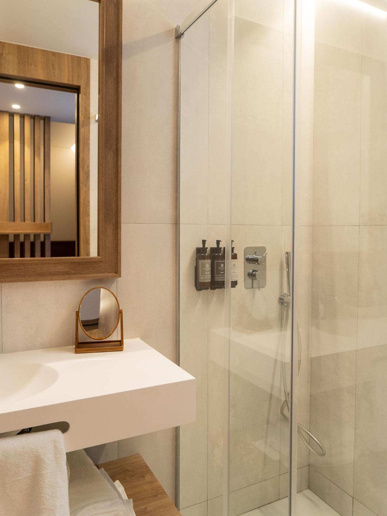 Hotel Well And Come Malaga Ngoại thất bức ảnh