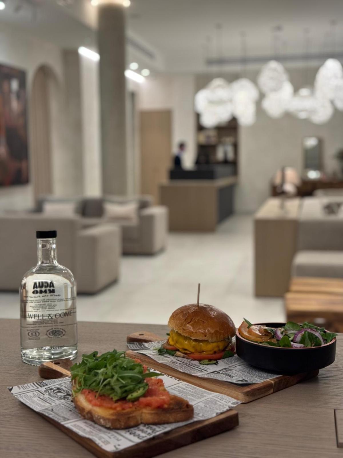 Hotel Well And Come Malaga Ngoại thất bức ảnh