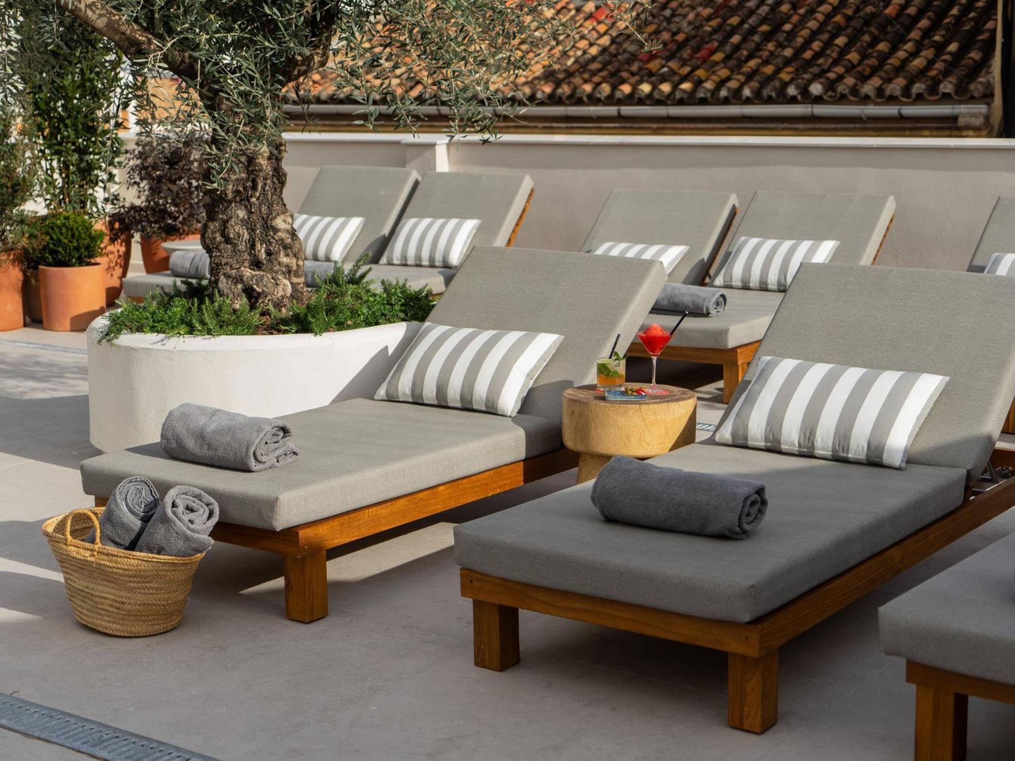 Hotel Well And Come Malaga Ngoại thất bức ảnh