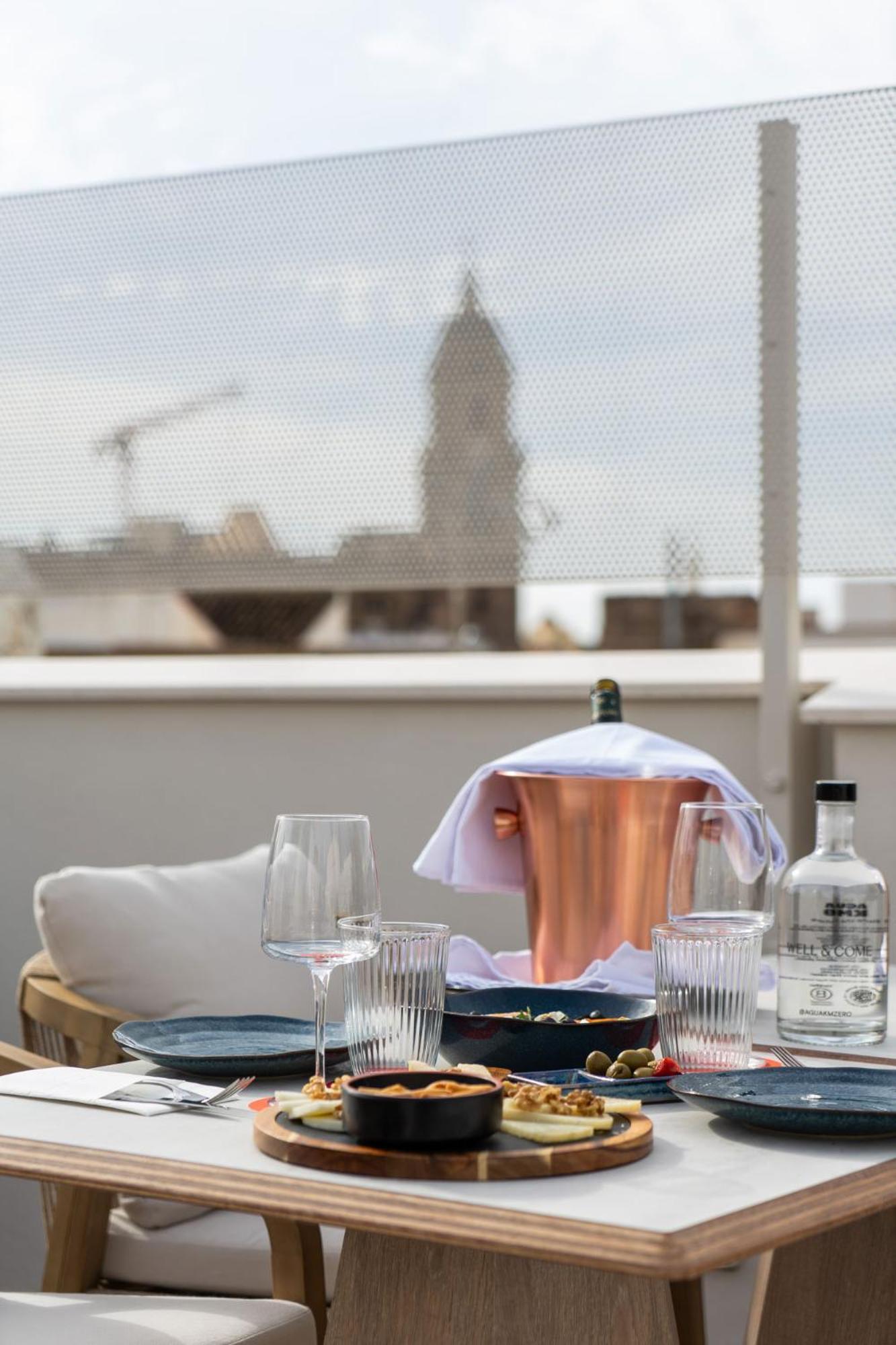 Hotel Well And Come Malaga Ngoại thất bức ảnh