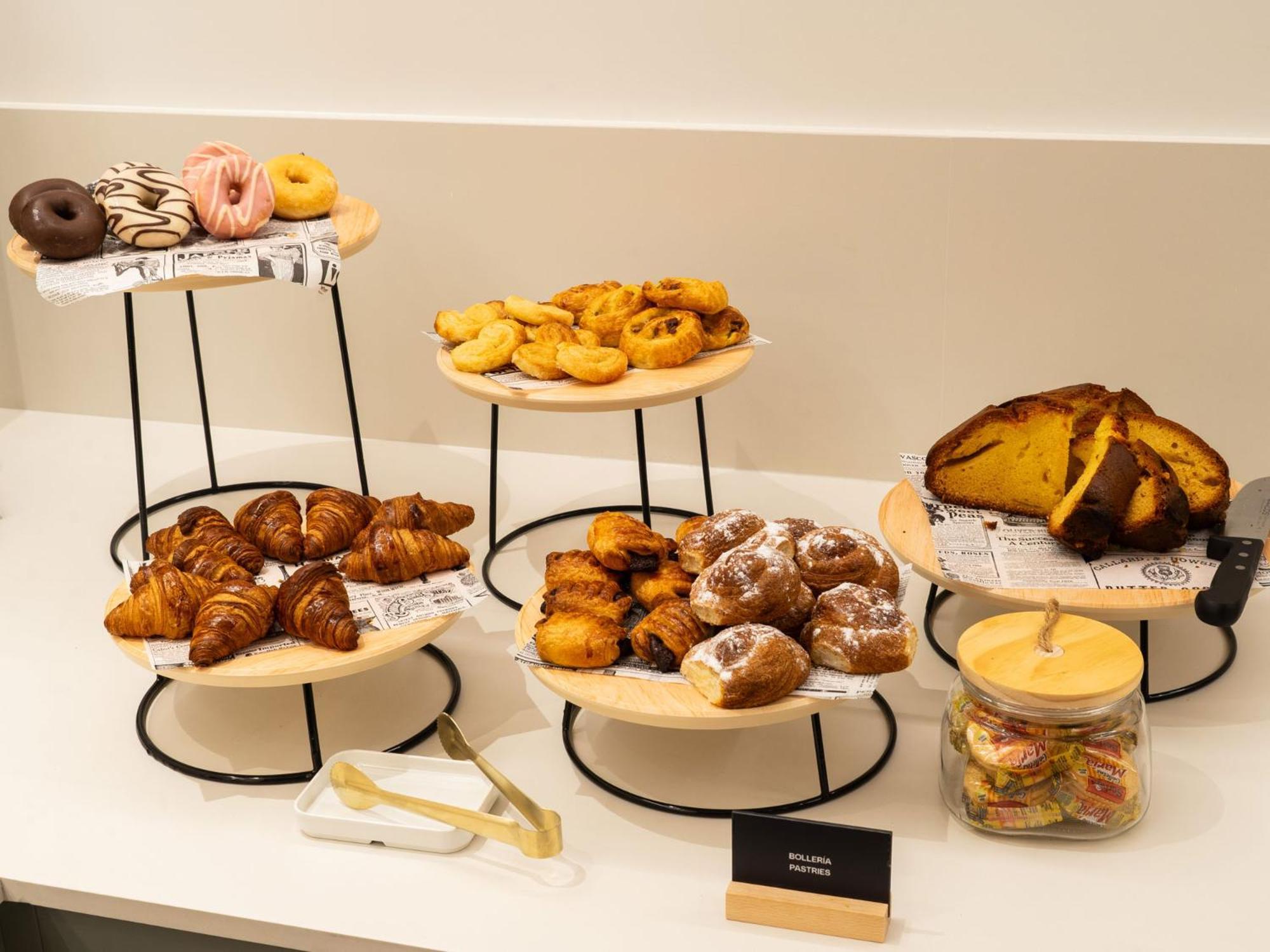 Hotel Well And Come Malaga Ngoại thất bức ảnh
