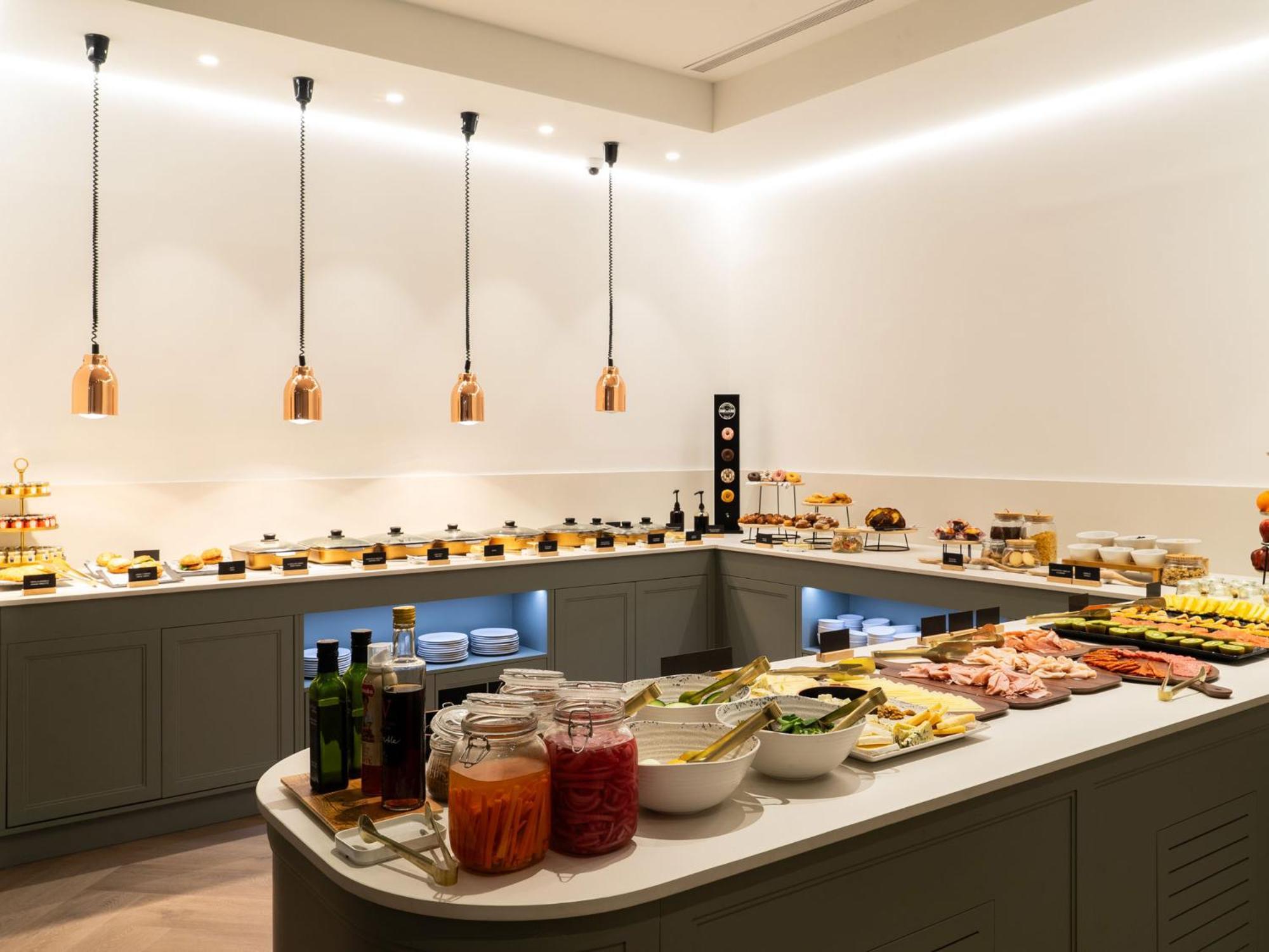 Hotel Well And Come Malaga Ngoại thất bức ảnh