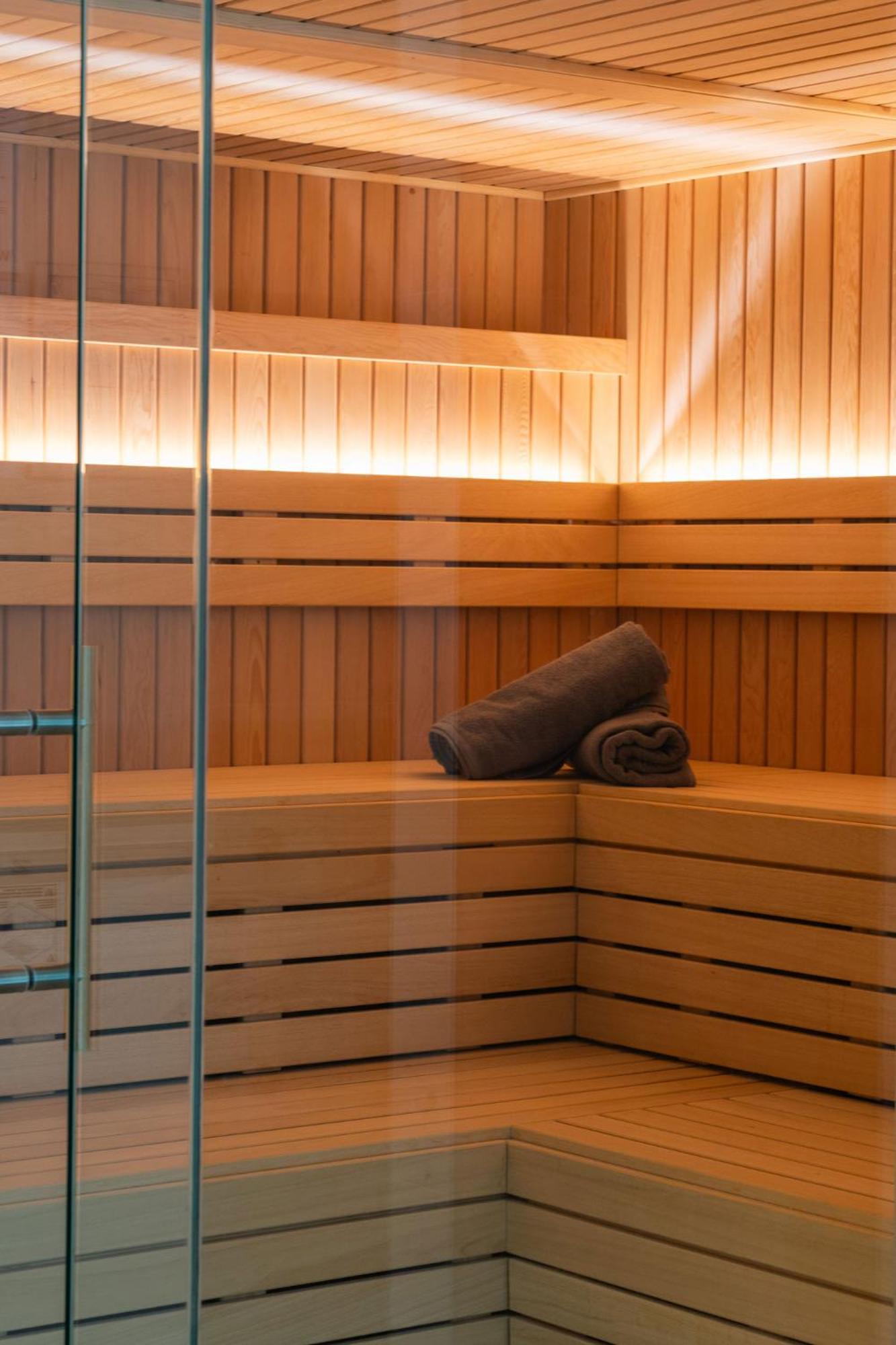 Hotel Well And Come Malaga Ngoại thất bức ảnh